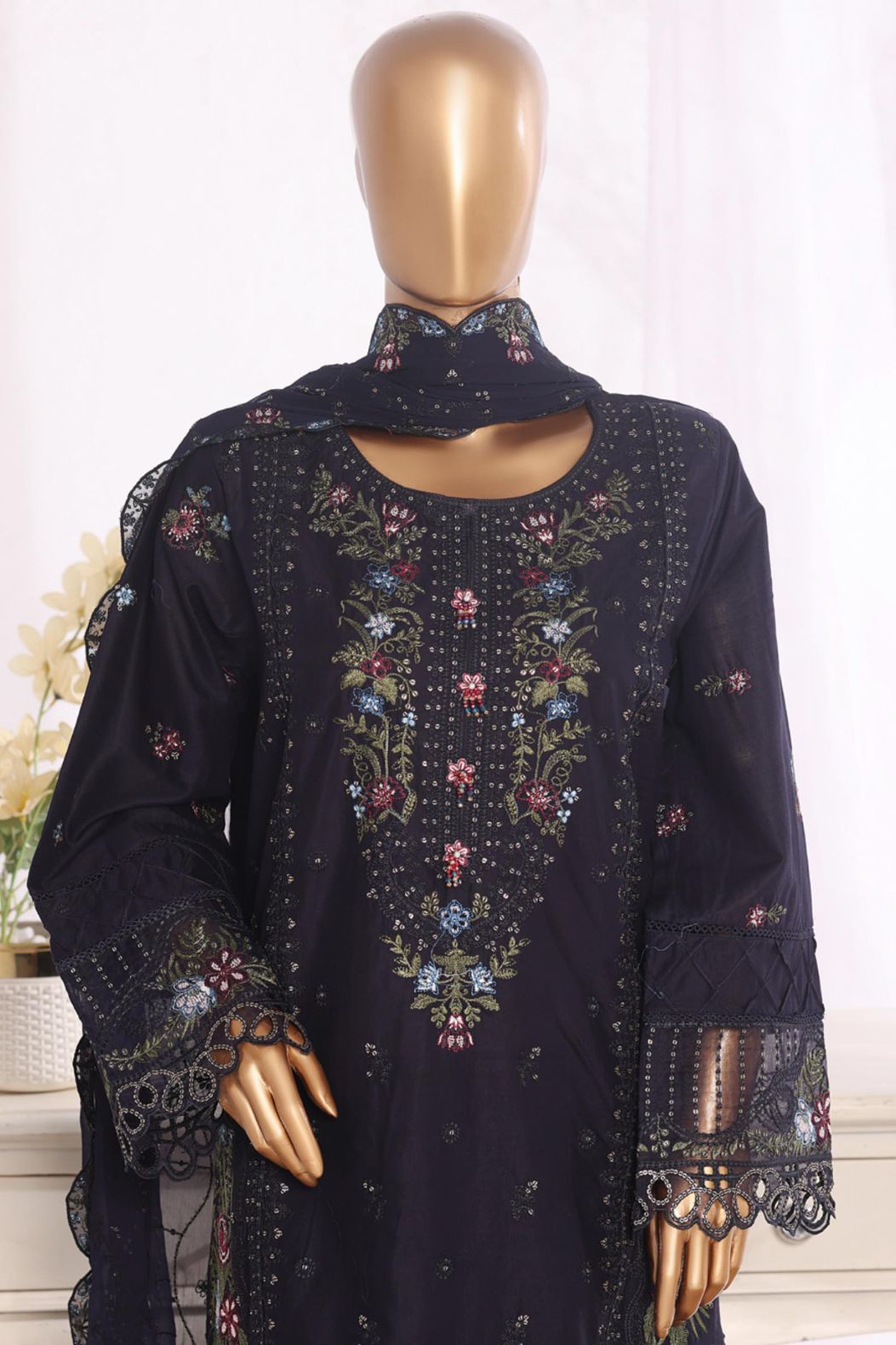 Bin Saeed black stitched 3pc - embroidery detail close-up