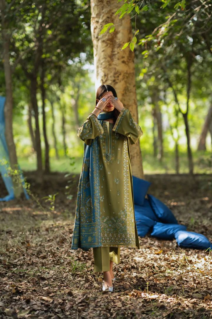 Casuallite Green Embroidered Cotton Lawn Suit – Stitched 3pc-RW3- 133