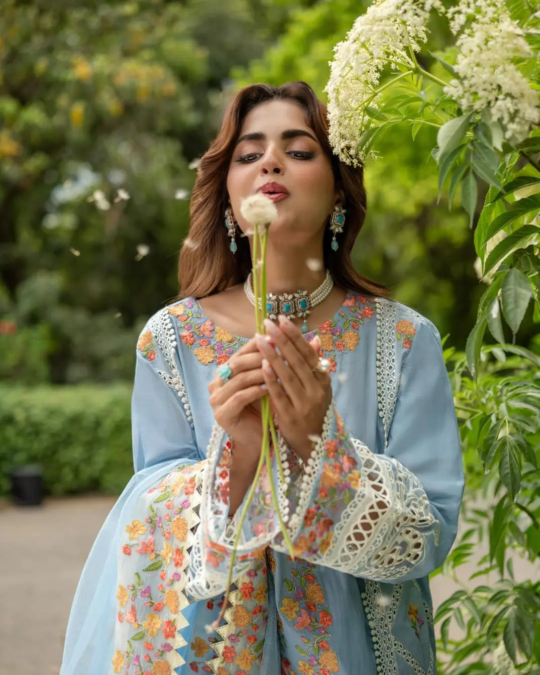 A  embroidered luxury suit with floral patterns, 2pc Women PRET-Online Dubai