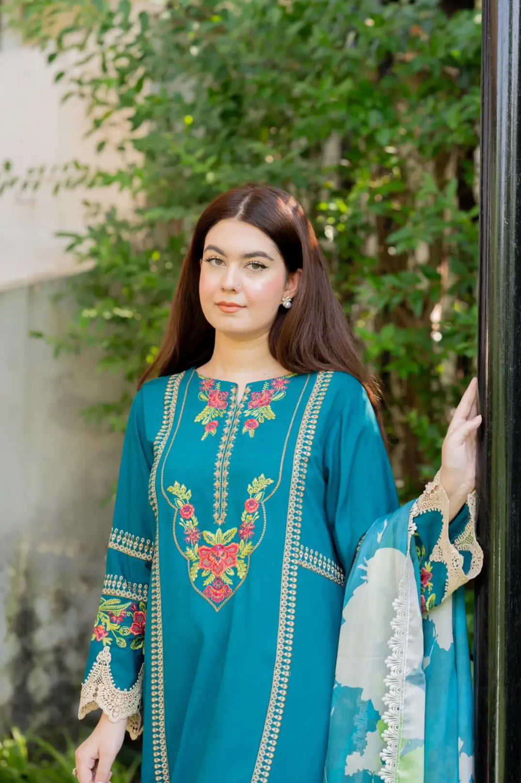 Embroidered Khaddar 3pc Stitched pakistani suit for women- khaas Trends Dubai
