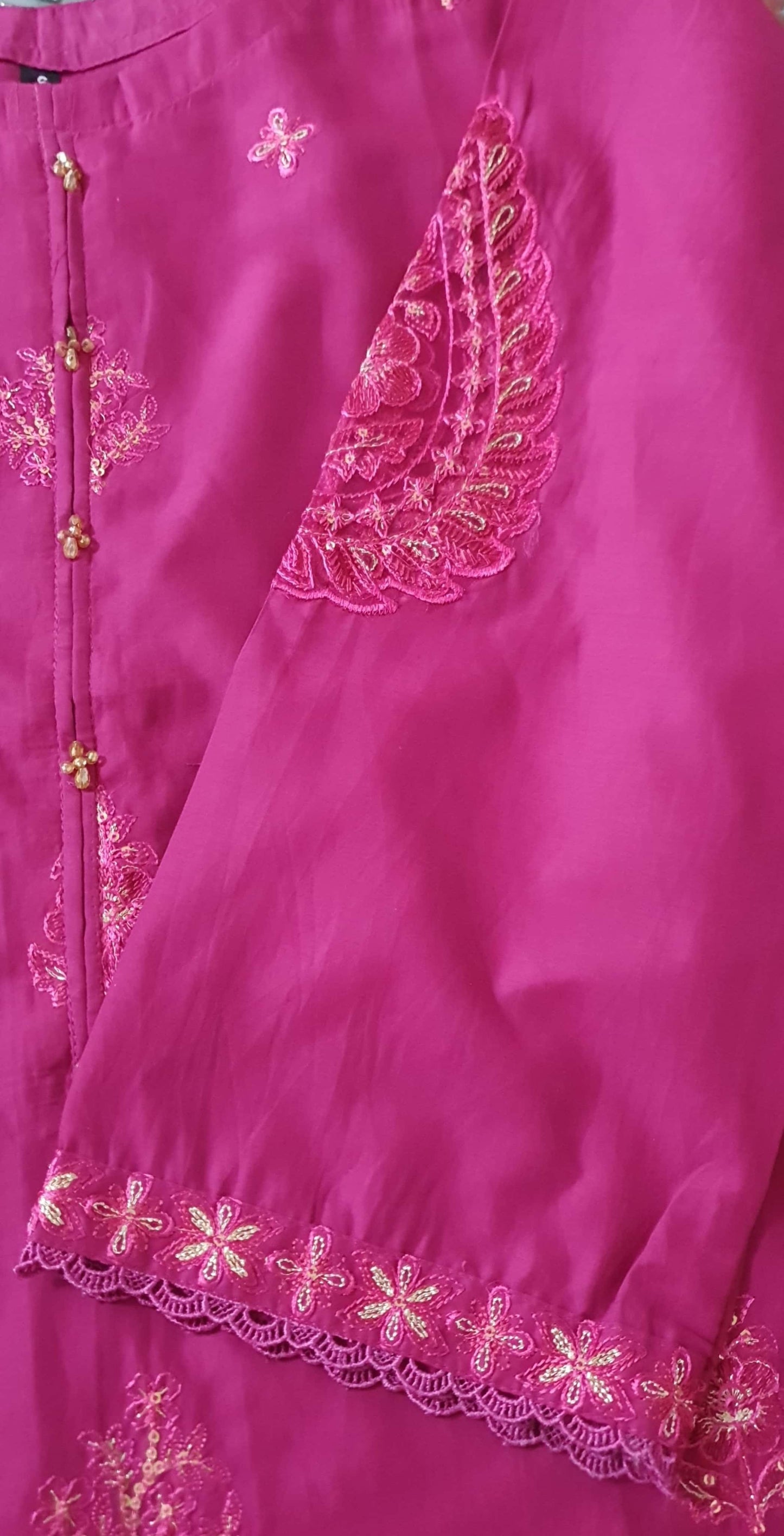 Pink embroidered sleeves with gold details